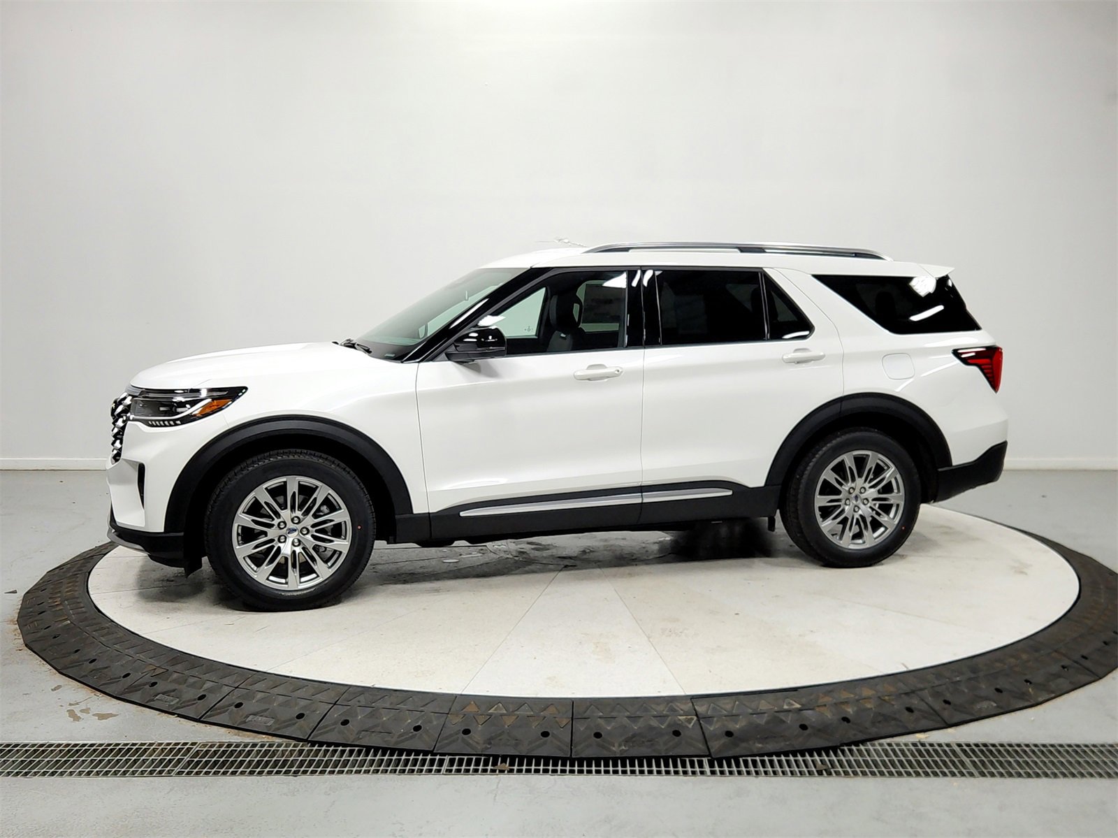 New 2026 Ford Explorer Platinum image 4