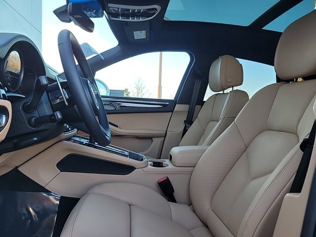 Used 2025 Porsche Macan image 25