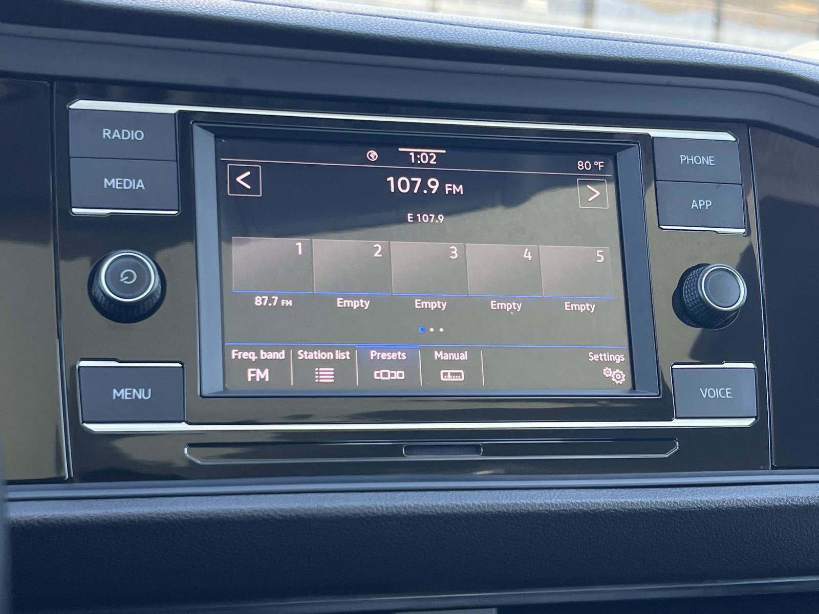 Used 2024 Volkswagen Jetta SE w/ Panoramic Sunroof Package image 12