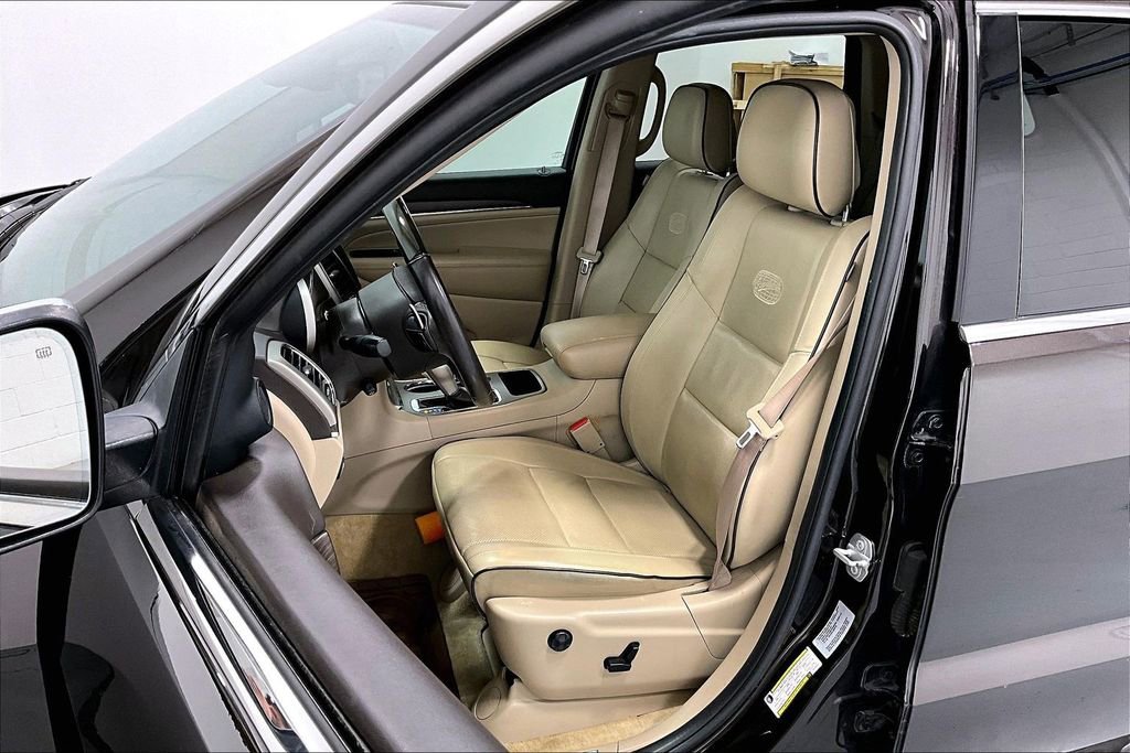 Used 2017 Jeep Grand Cherokee Overland w/ Jeep Active Safety Group image 33