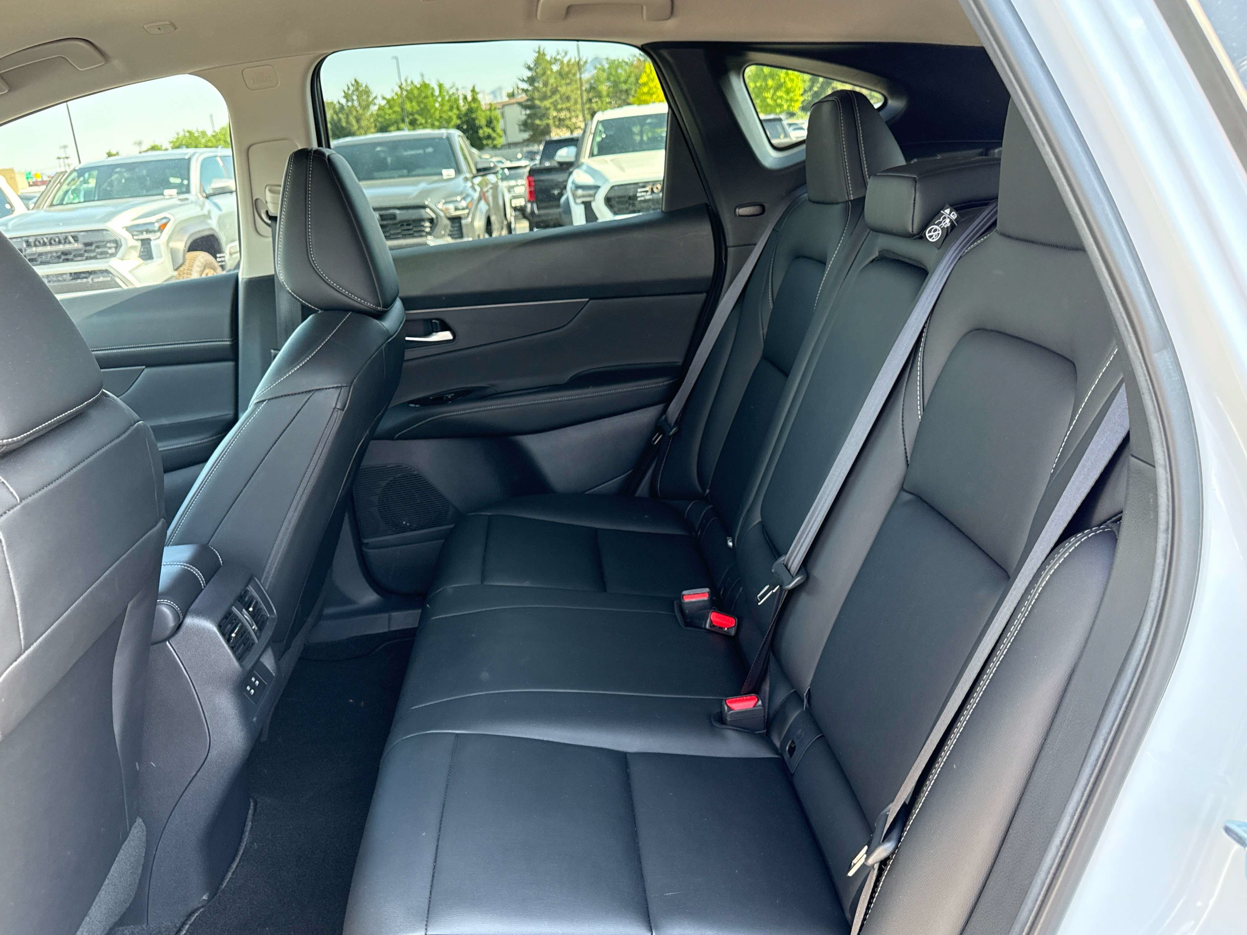 Used 2025 Nissan Murano SV AWD/4WD image 13