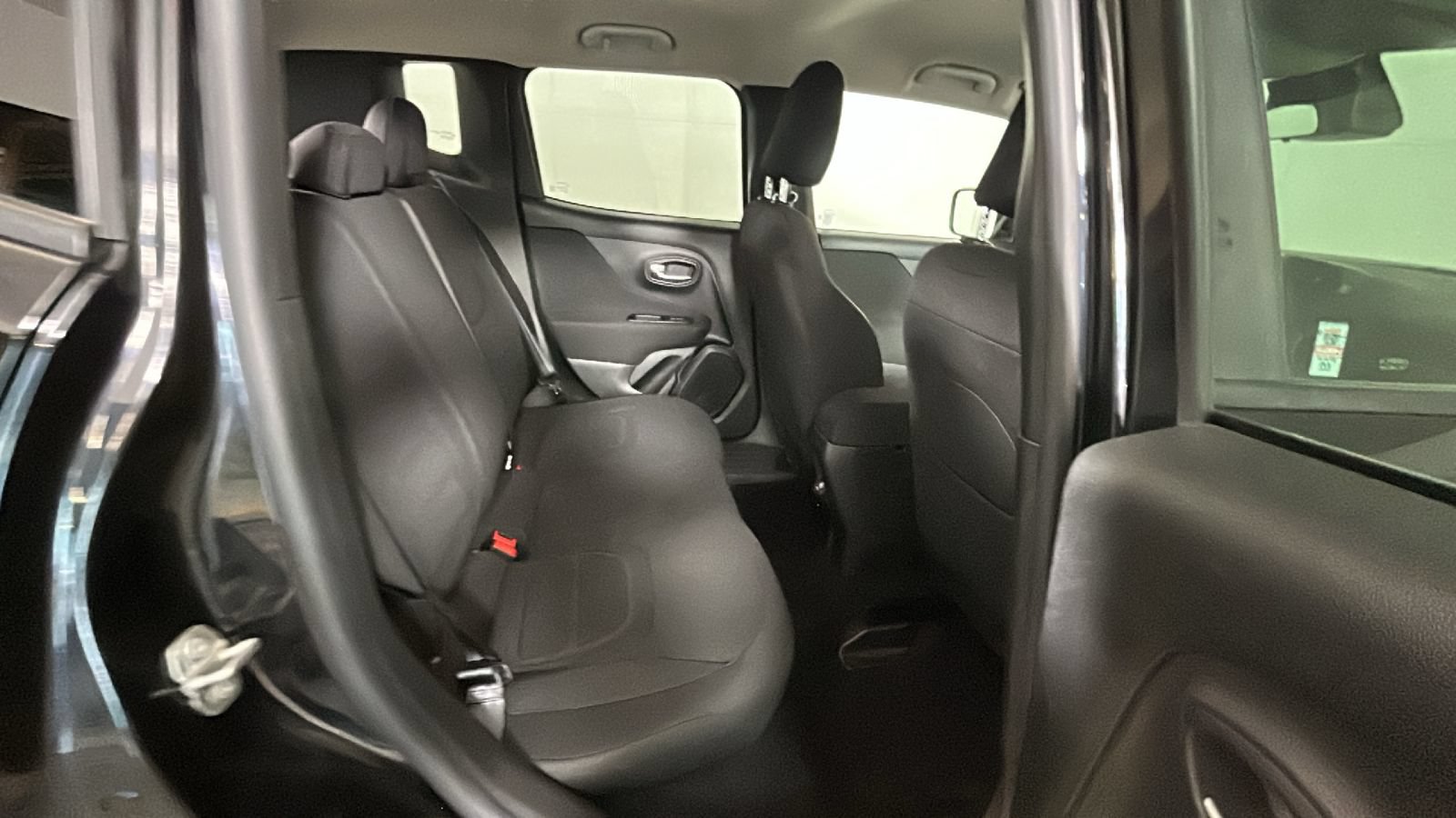 Used 2020 Jeep Renegade Latitude w/ Cold Weather Group AWD/4WD image 34