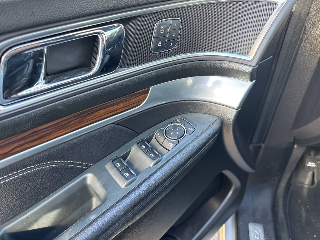 Used 2018 Ford Explorer Limited image 8