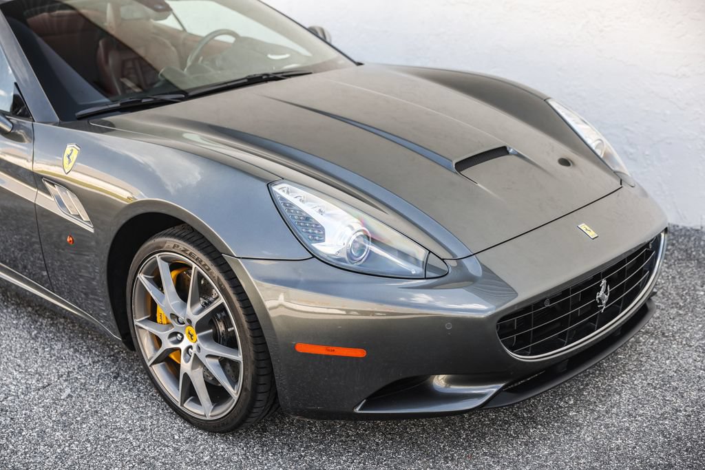 Used 2010 Ferrari California RWD image 5
