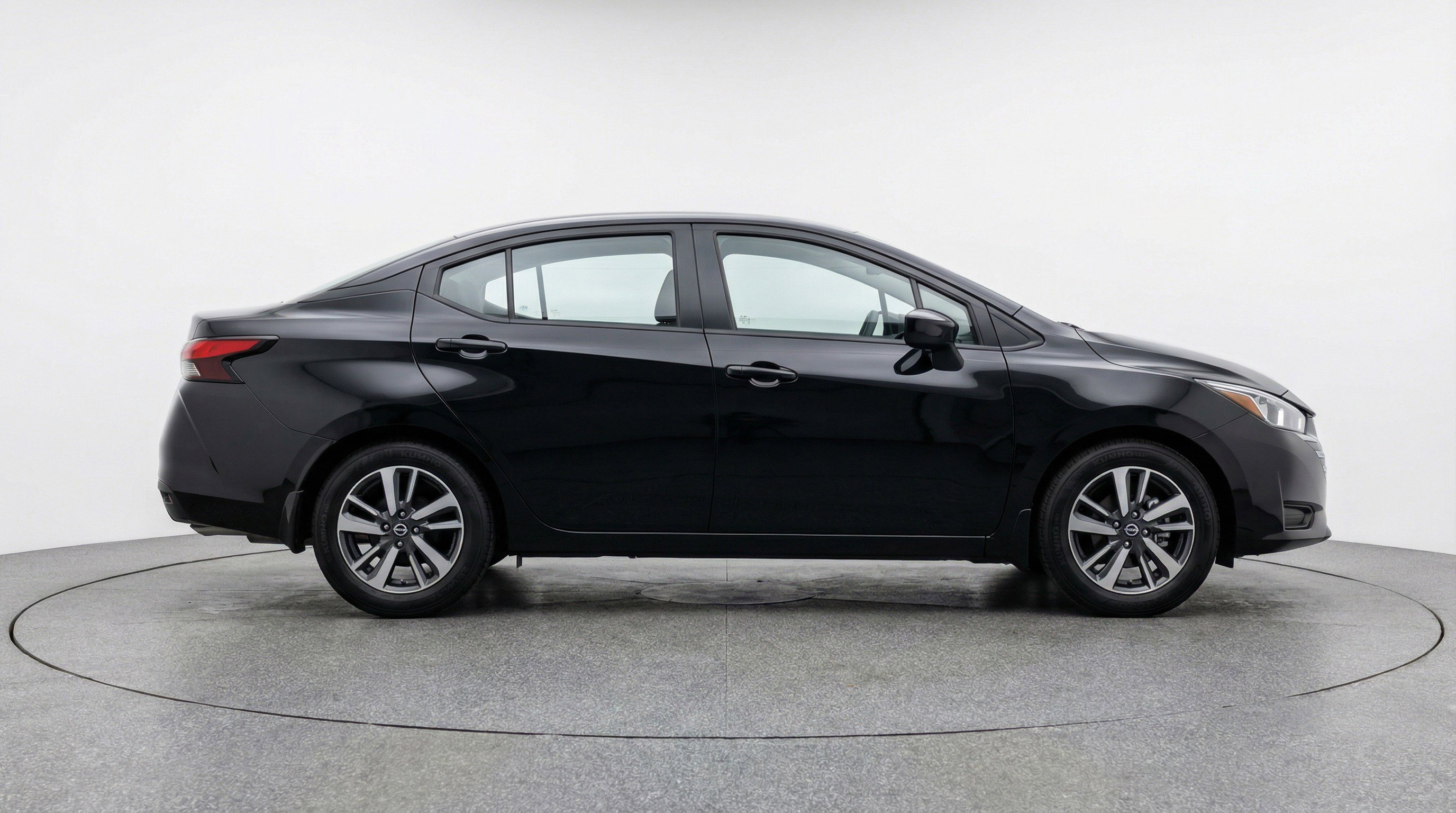 Used 2025 Nissan Versa SV FWD image 11