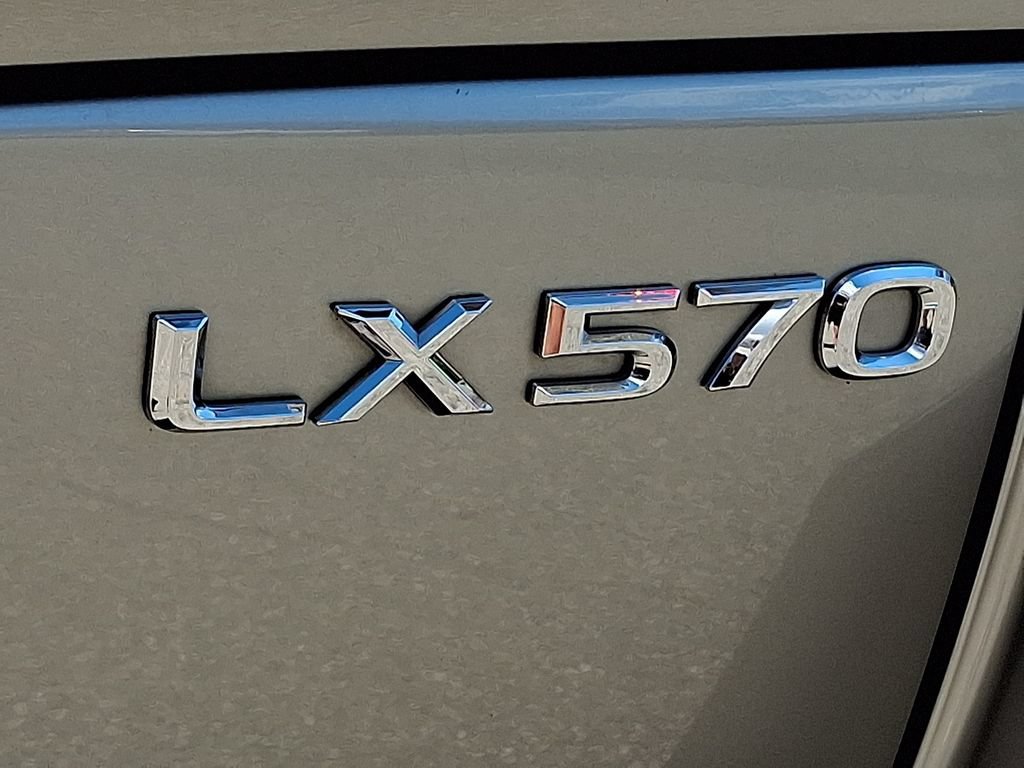 Used 2021 Lexus LX 570 4WD w/ Sport Package image 31