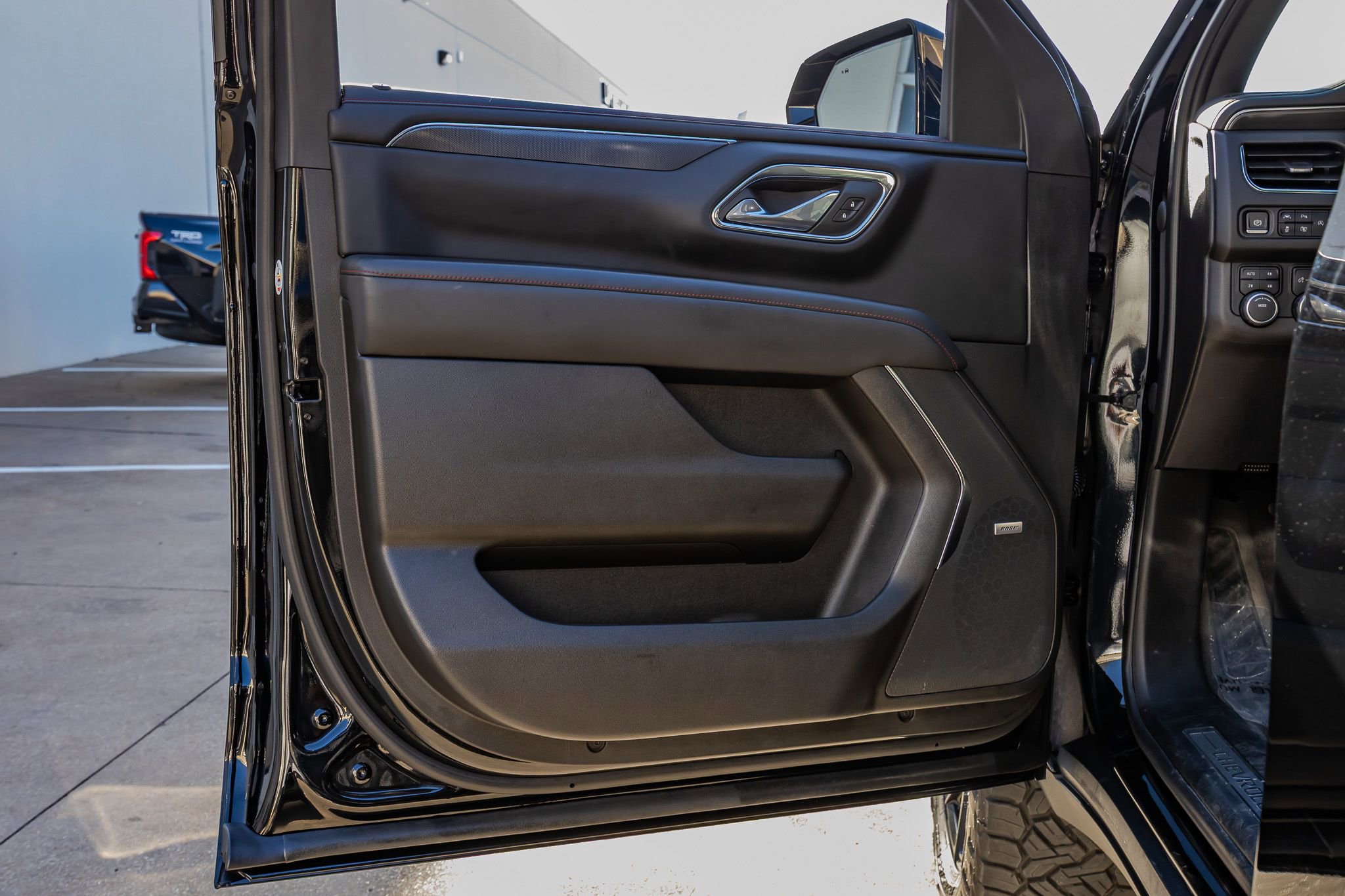 Used 2023 Chevrolet Suburban RST w/ Sport Performance Package image 36