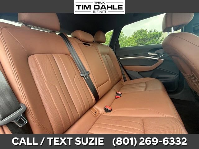 Used 2022 Audi e-tron Premium Plus w/ Premium Plus Package AWD/4WD image 14