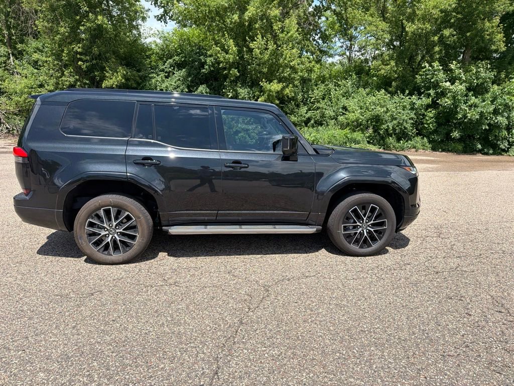 Used 2025 Lexus GX 550 w/ Accessory Package (2T) AWD/4WD image 24