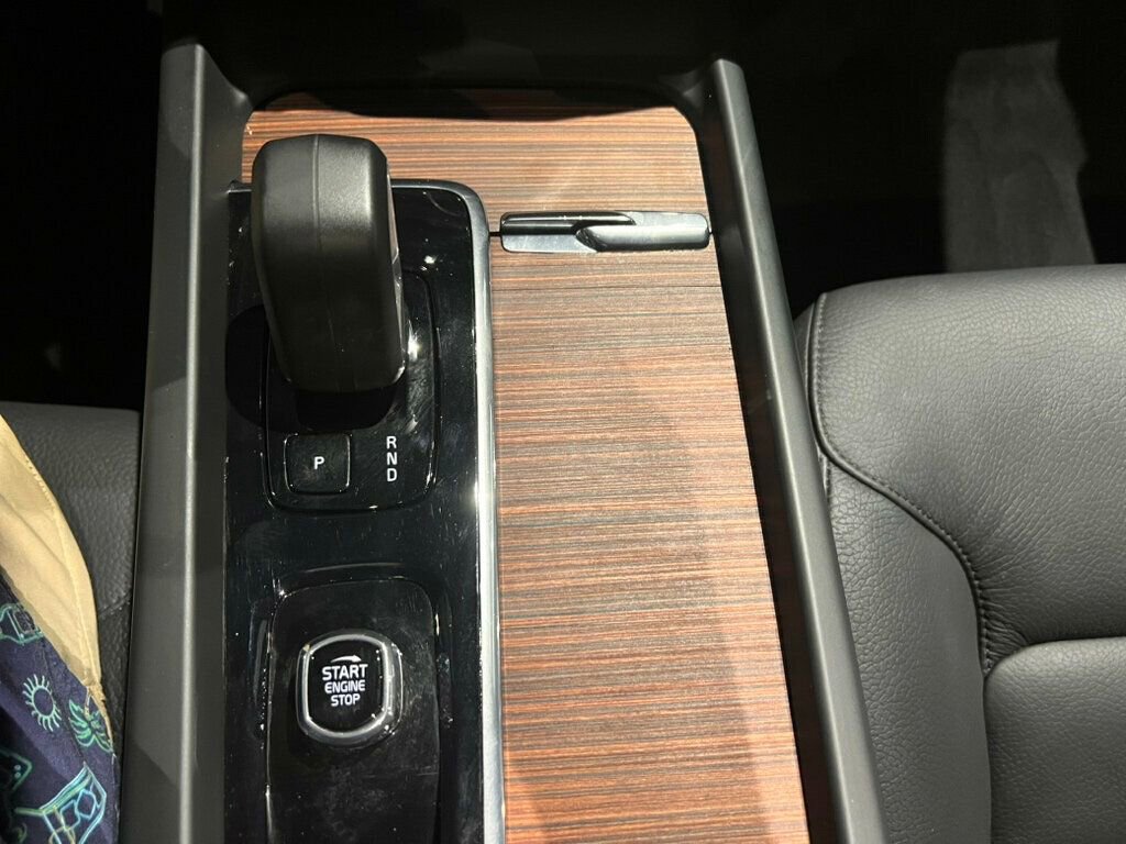 Used 2023 Volvo XC60 B5 Plus image 20