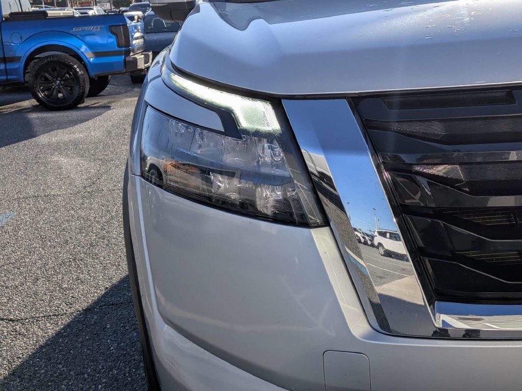 Used 2024 Nissan Pathfinder SV FWD image 9