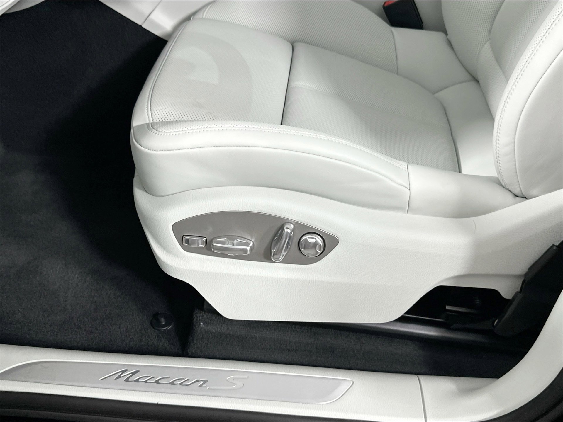 New 2026 Porsche Macan S image 34