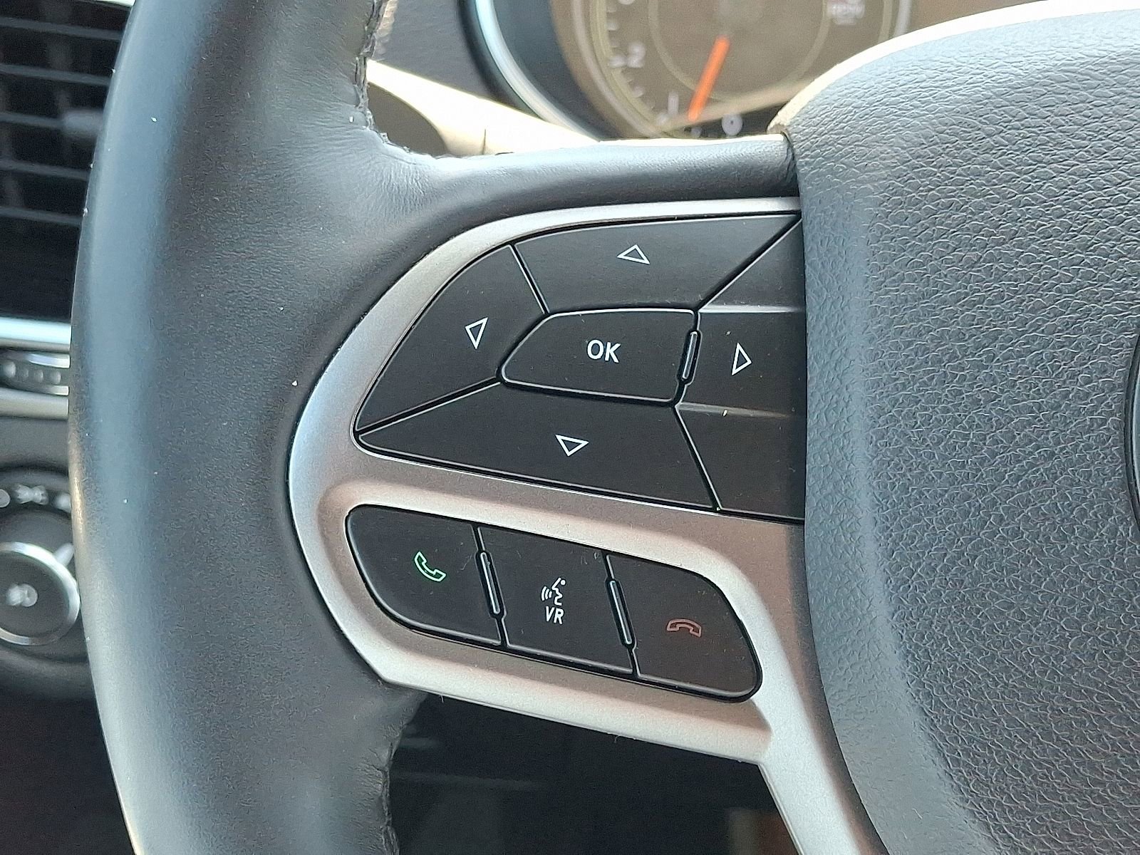 Used 2019 Jeep Cherokee Limited AWD/4WD image 23