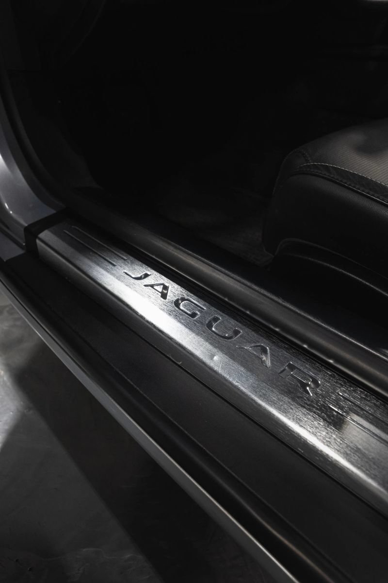 Used 2020 Jaguar F-TYPE Convertible RWD image 15