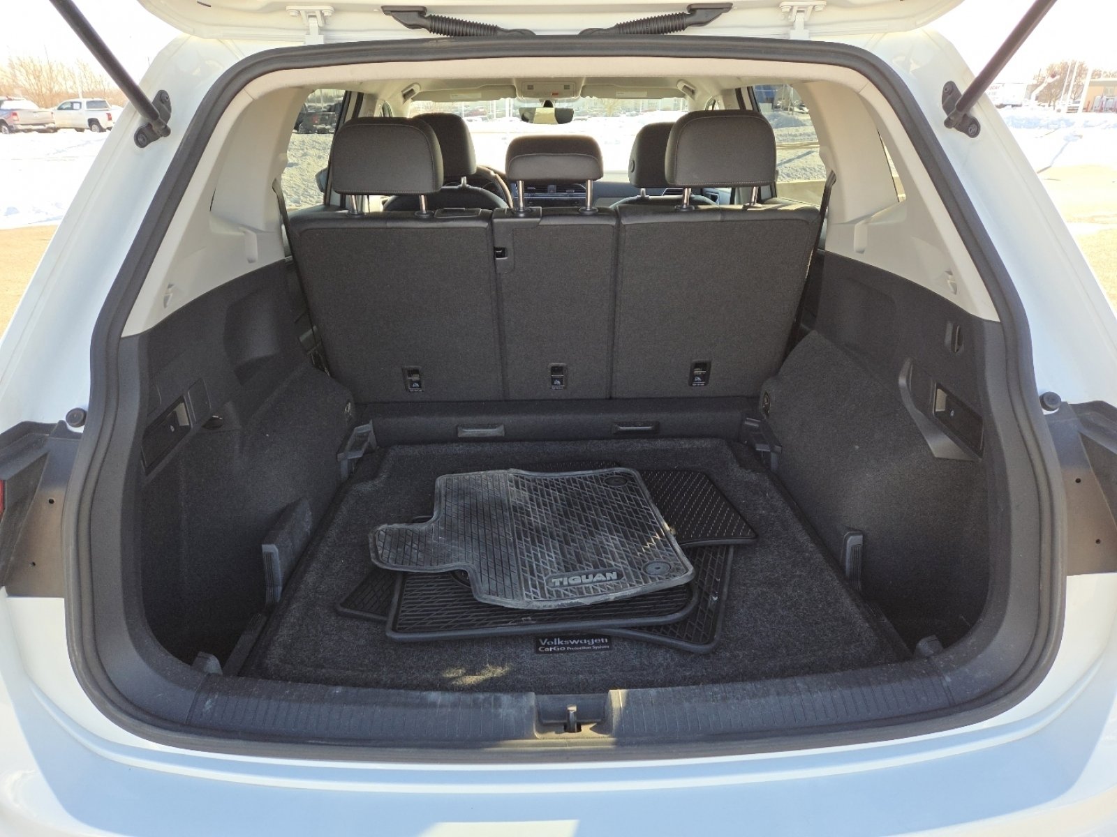 Used 2020 Volkswagen Tiguan SE image 17