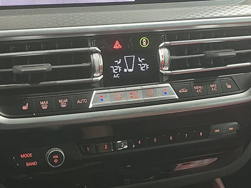 Used 2025 BMW X4 xDrive30i w/ M Sport Package image 22