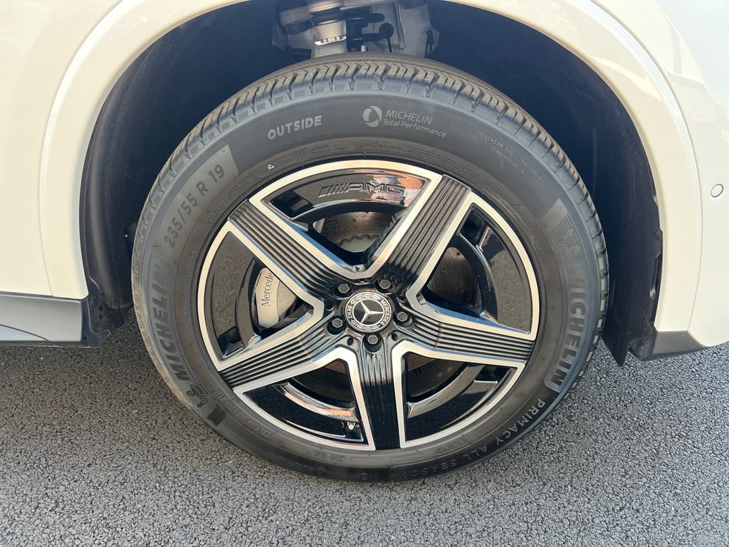 Used 2025 Mercedes-Benz GLC 300 4MATIC w/ AMG Line image 32