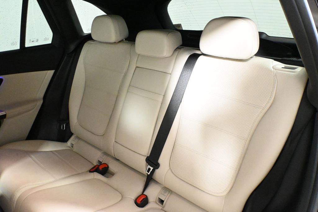 Used 2024 Mercedes-Benz GLC 300 4MATIC image 4