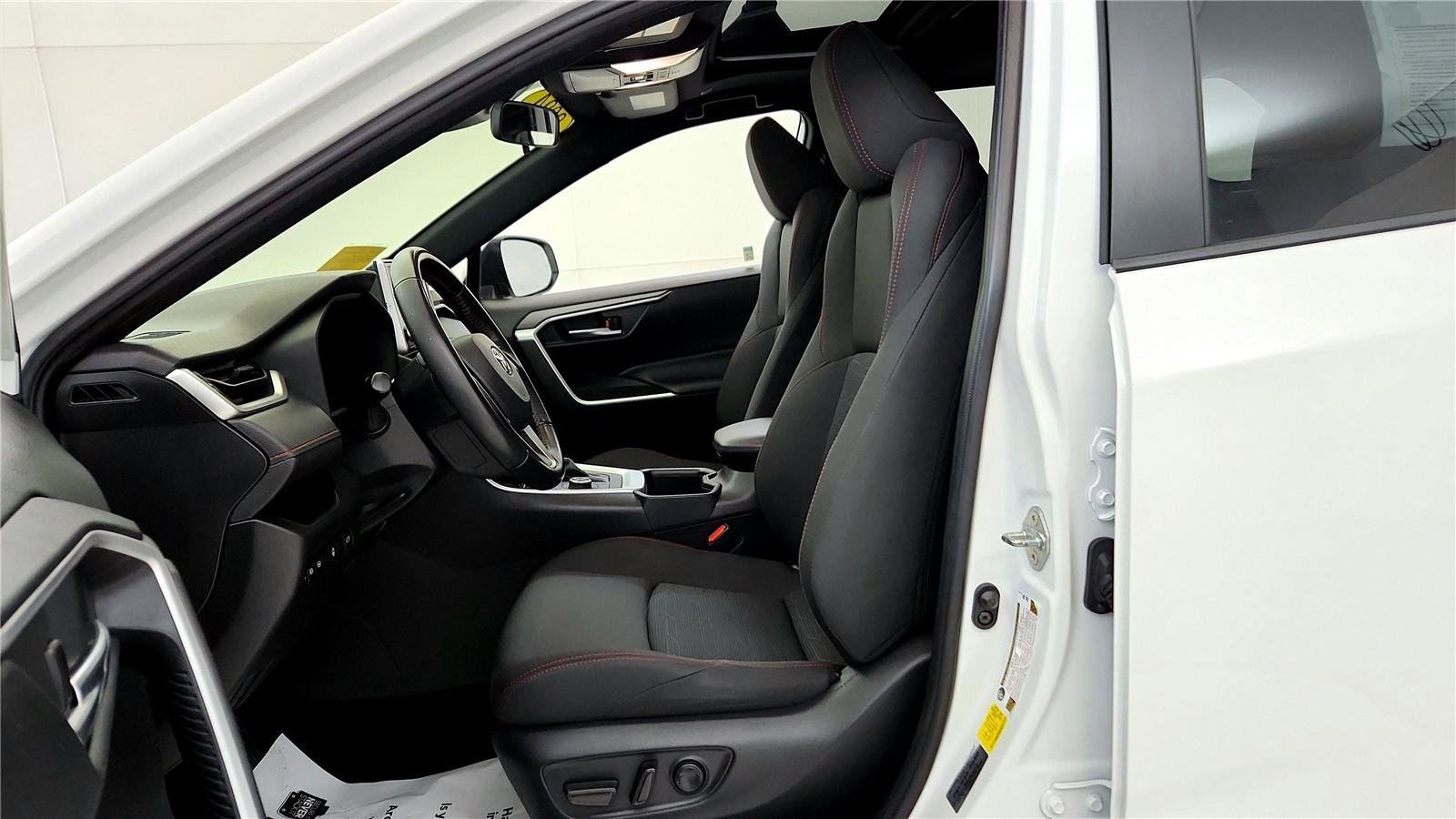 Used 2024 Toyota RAV4 SE w/ Weather & Moonroof Package image 33