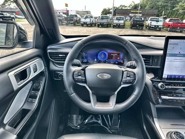 Used 2024 Ford Explorer Platinum w/ Technology Package AWD/4WD image 13
