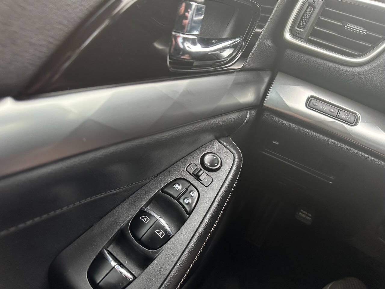 Used 2021 Nissan Maxima 3.5 SV w/ Floor Mat Group FWD image 18