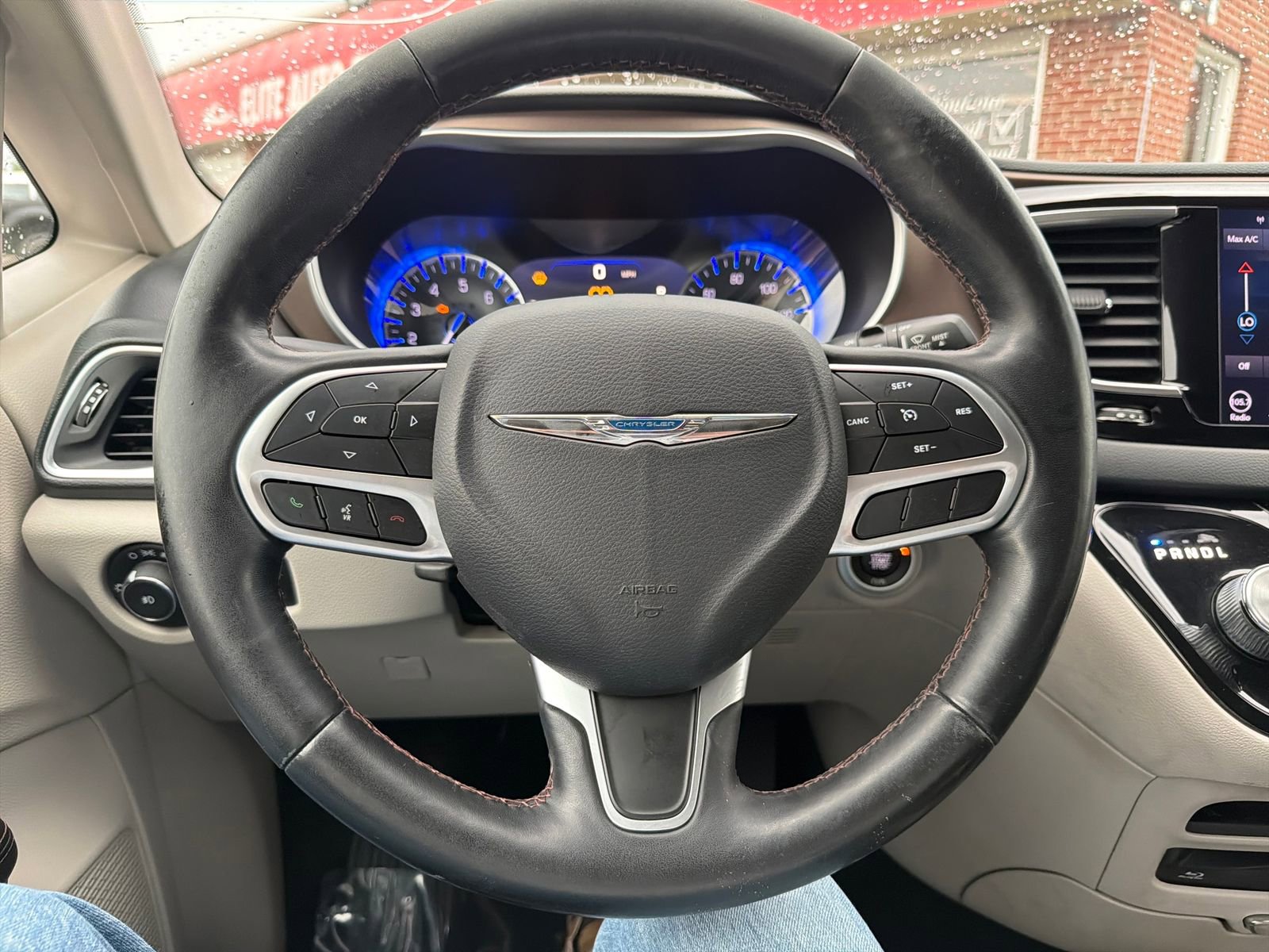 Used 2018 Chrysler Pacifica Touring-L Plus w/ Tire & Wheel Group FWD image 15