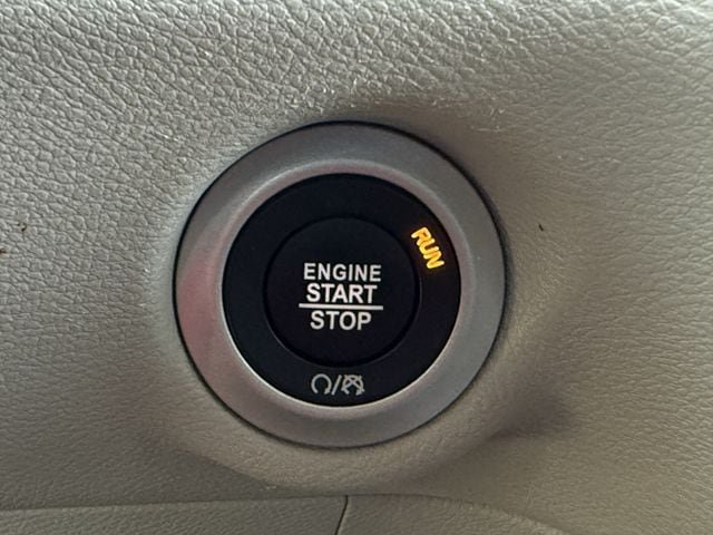 Used 2024 Chrysler Pacifica Touring-L FWD image 21