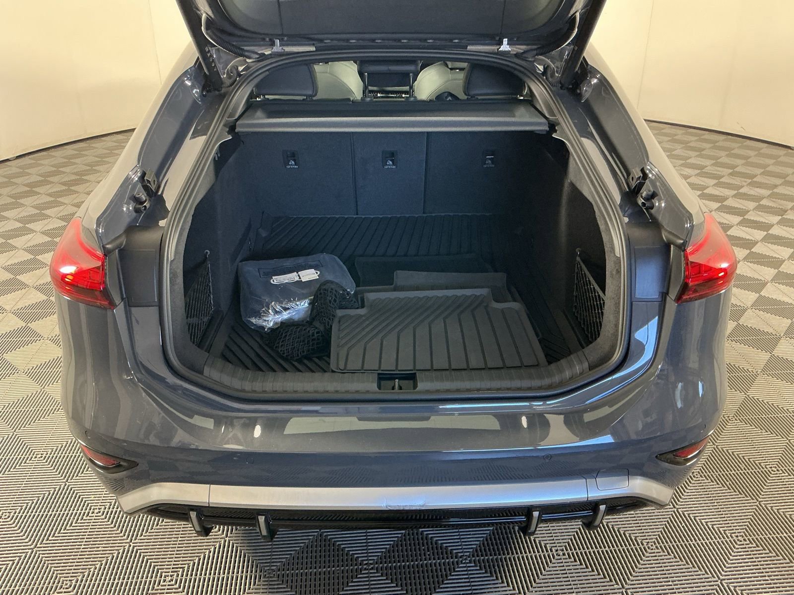 New 2025 Audi S6 e-tron Premium Plus AWD/4WD image 22