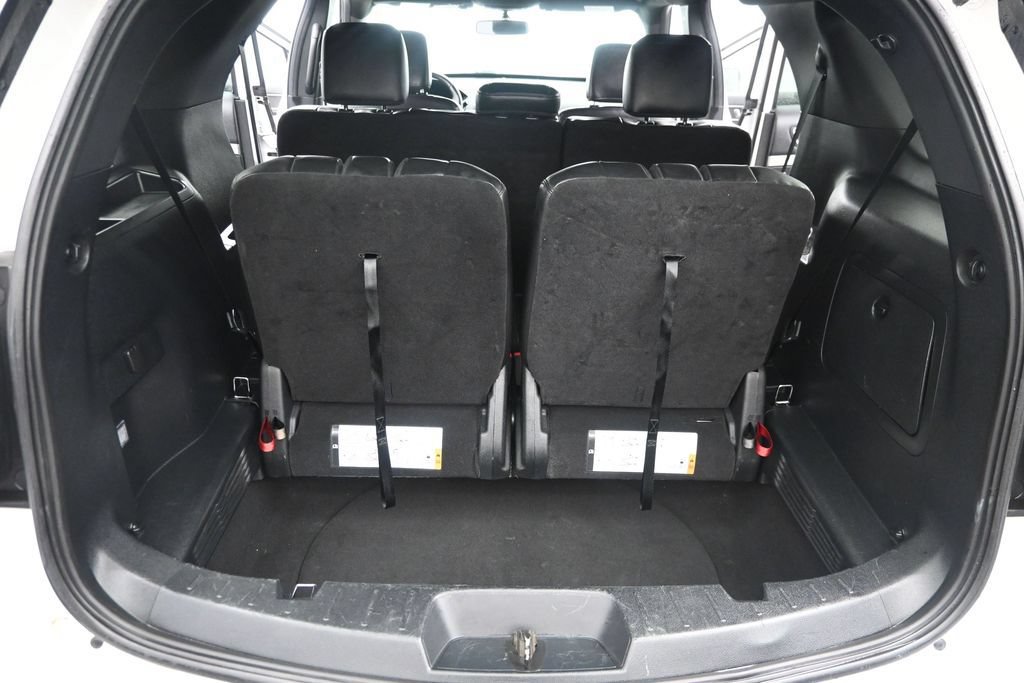 Used 2018 Ford Explorer XLT w/ Equipment Group 202A AWD/4WD image 10