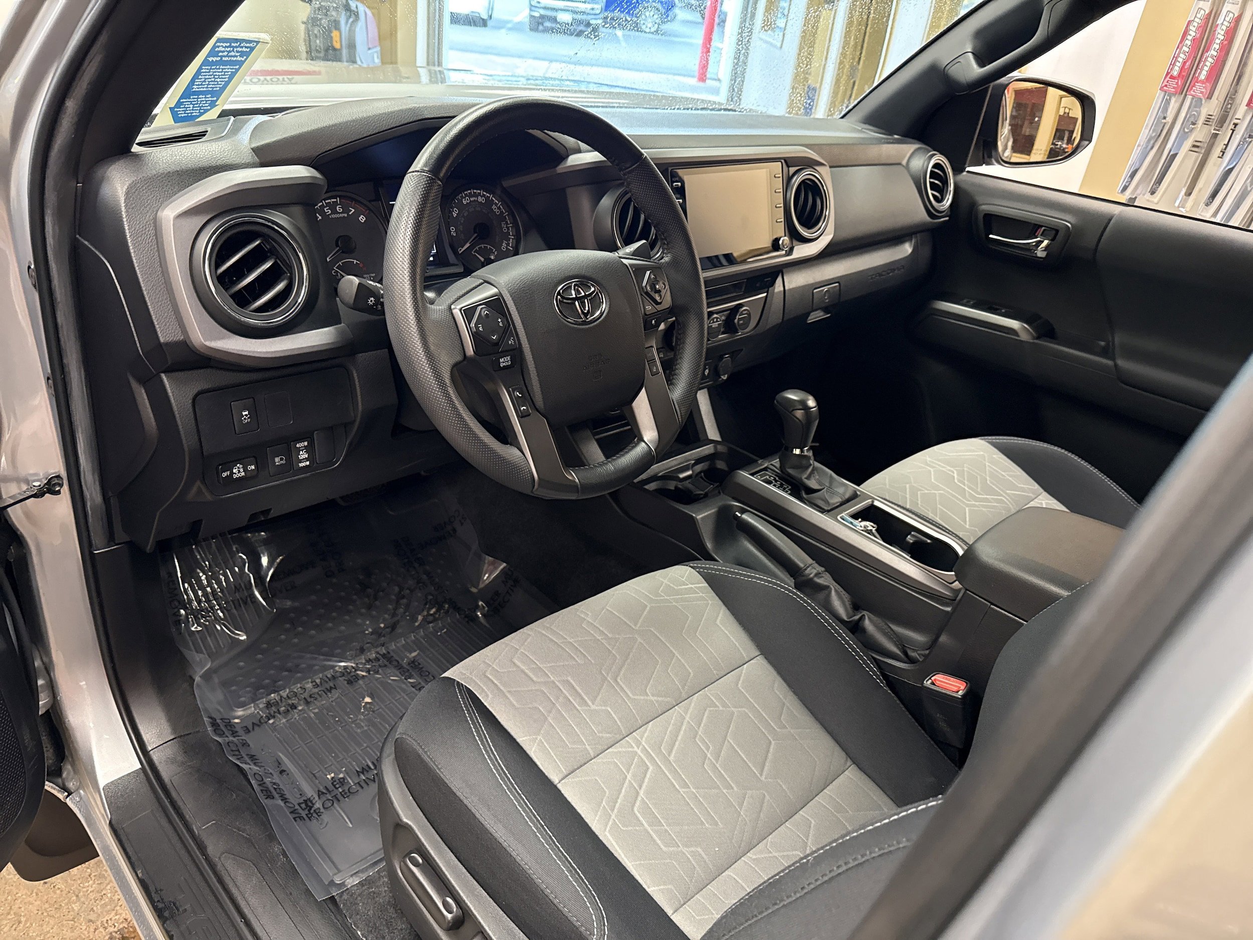 Used 2022 Toyota Tacoma TRD Off-Road AWD/4WD image 26