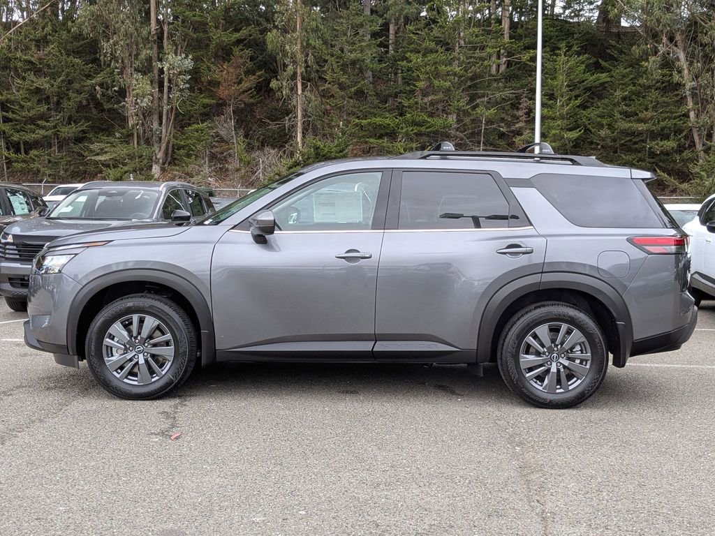 New 2025 Nissan Pathfinder SV image 8