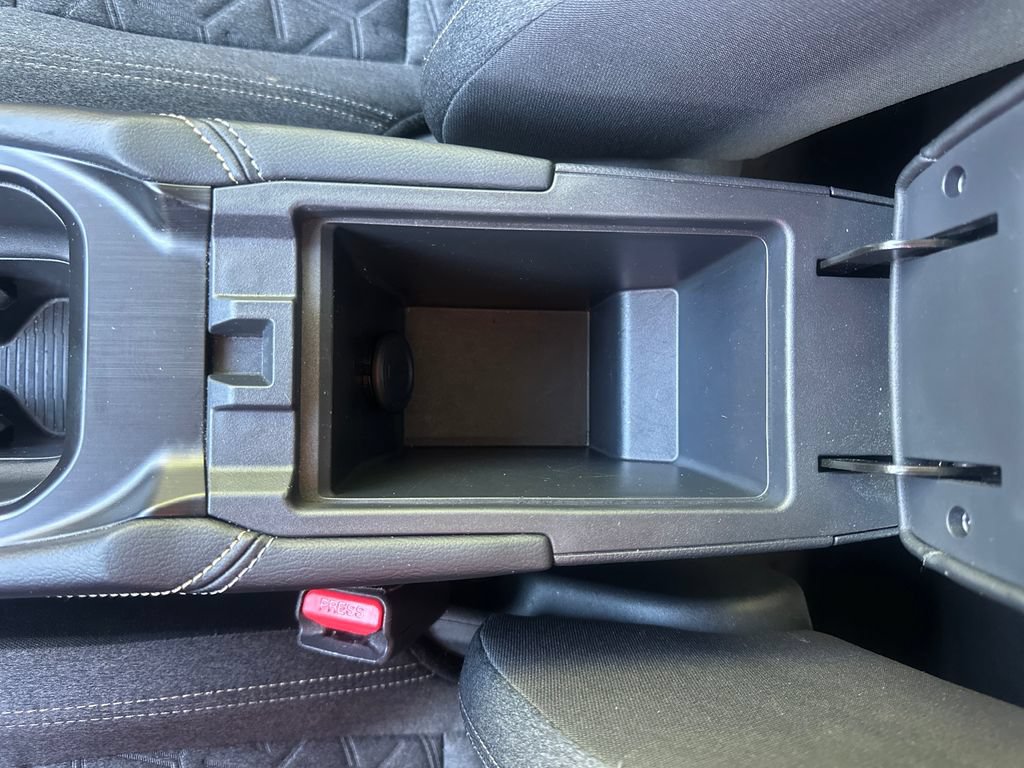 Used 2025 Nissan Kicks SV AWD/4WD image 42