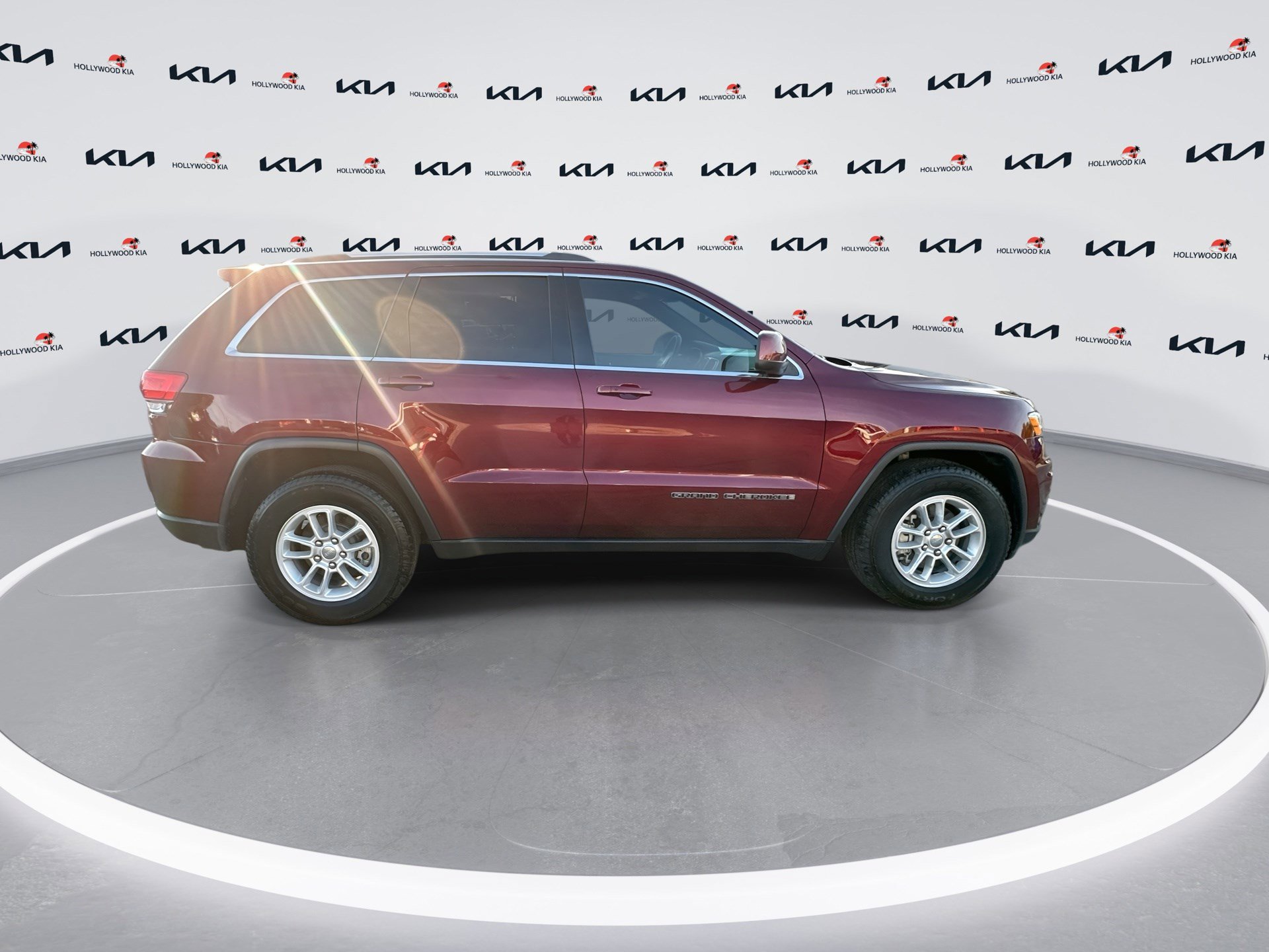 Used 2019 Jeep Grand Cherokee Laredo image 9