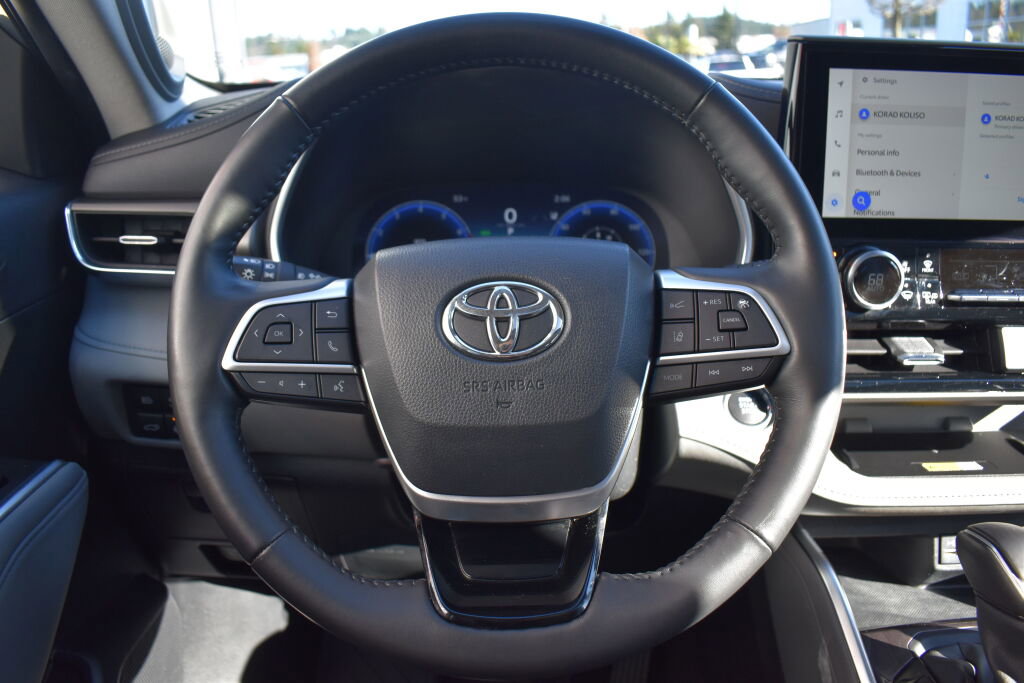 Used 2023 Toyota Highlander Limited image 9
