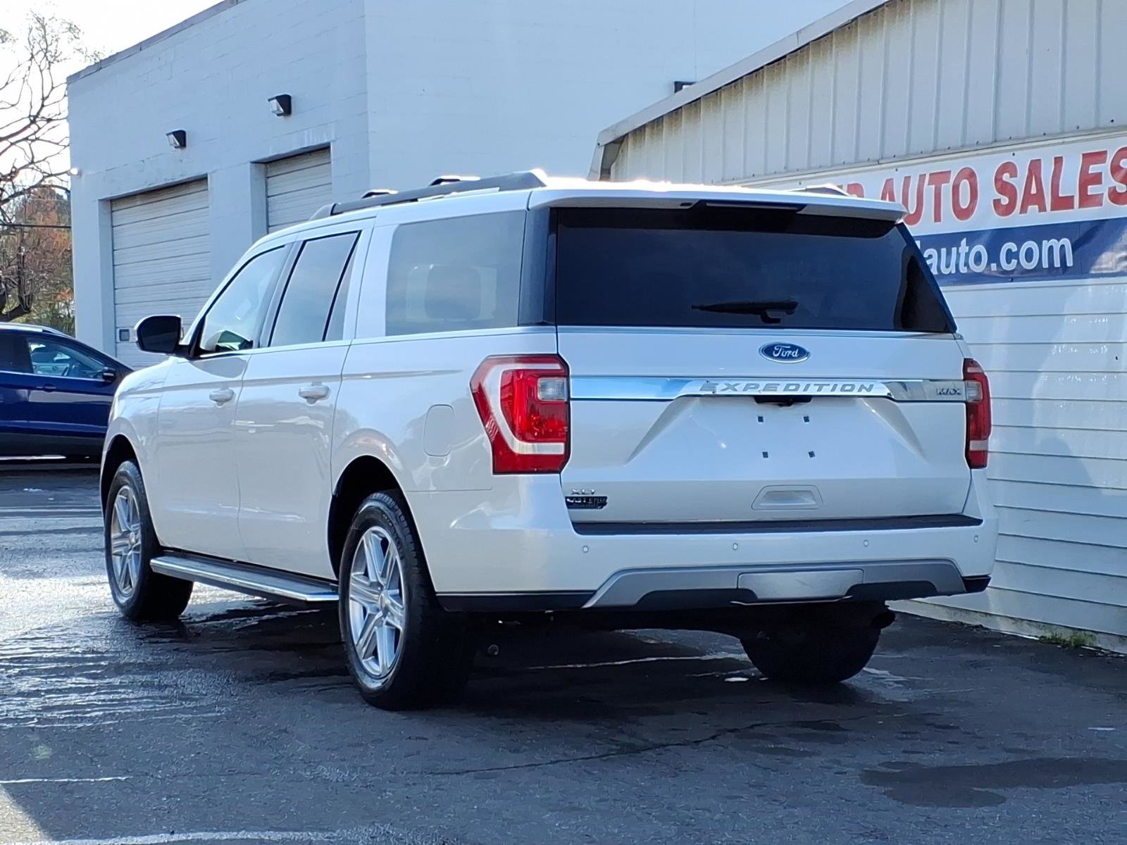 Used 2019 Ford Expedition Max XLT w/ Equipment Group 202A image 3