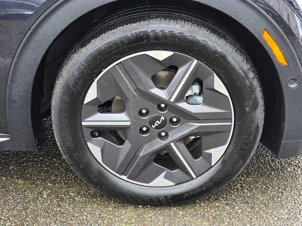 Used 2025 Kia EV6 Light w/ Light LR Technology Package image 9