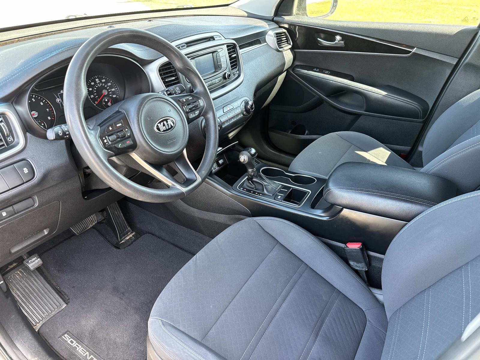 Used 2017 Kia Sorento LX image 24