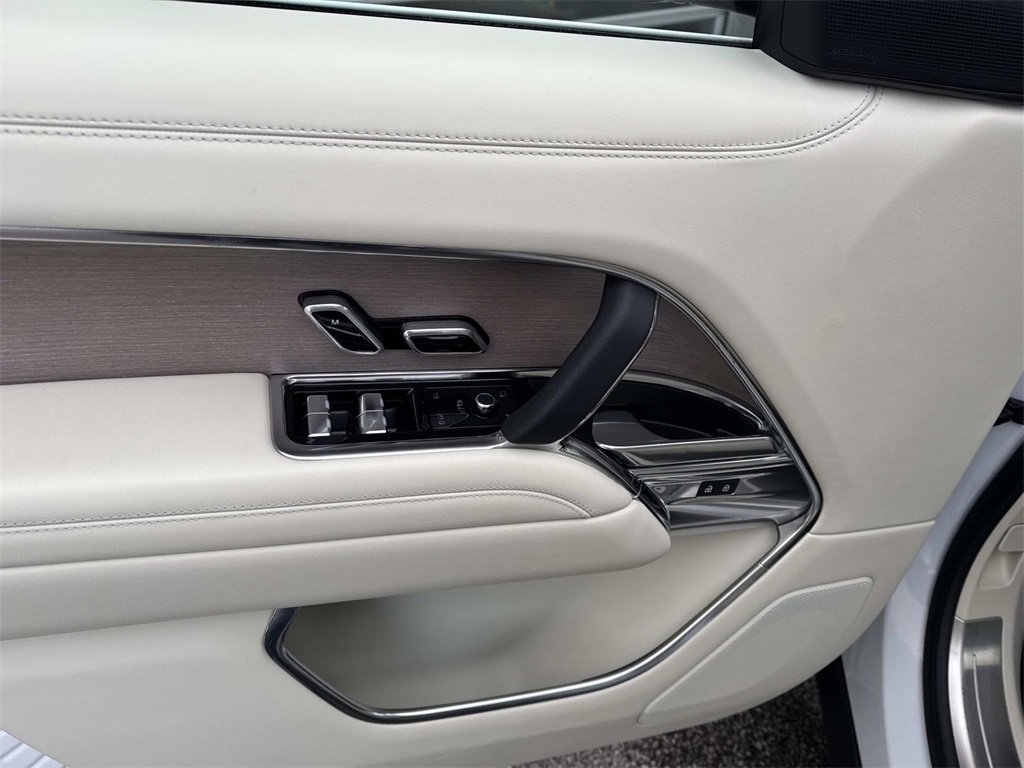 Used 2023 Land Rover Range Rover SE image 18
