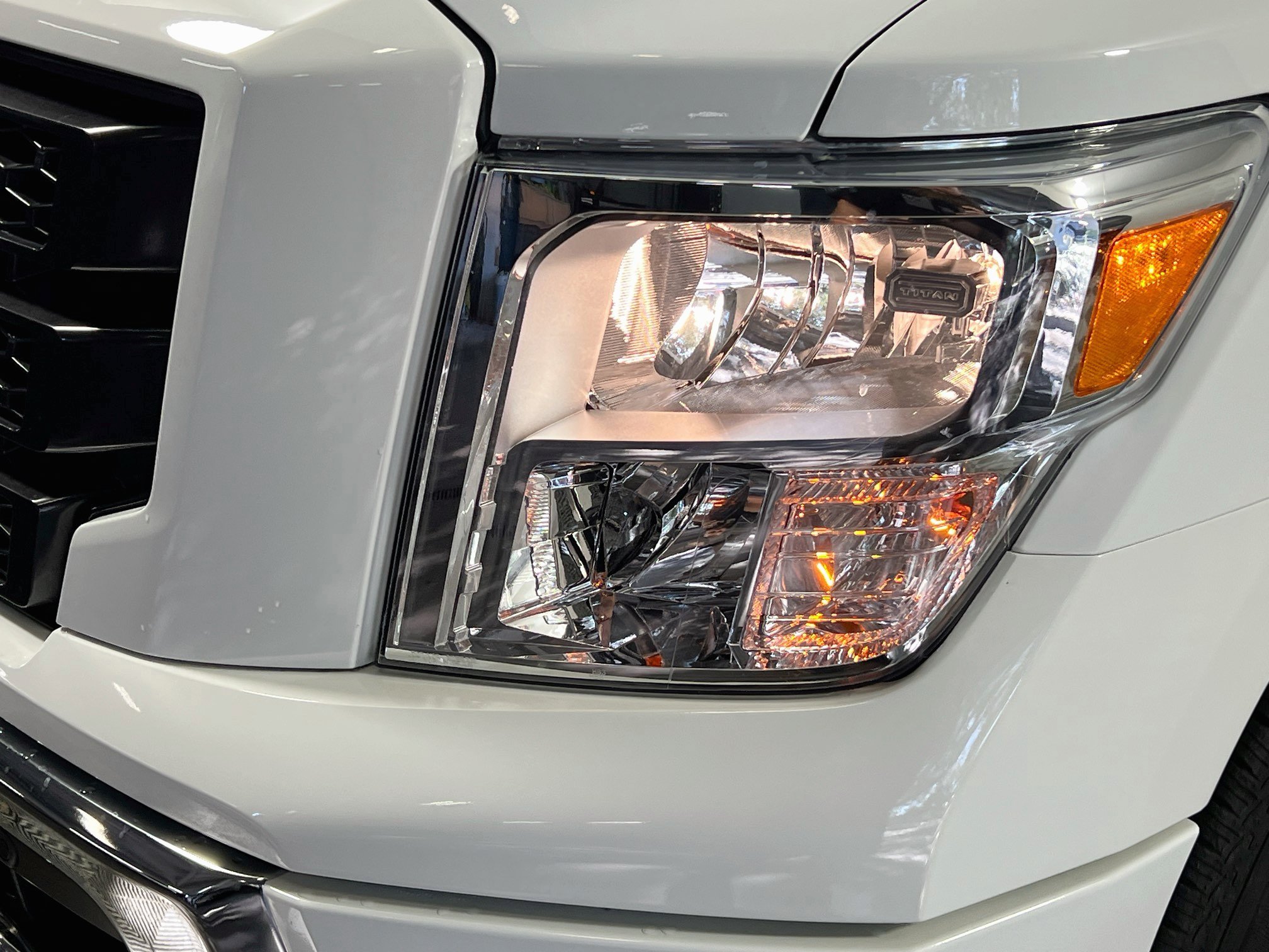 Used 2024 Nissan Titan SV AWD/4WD image 11