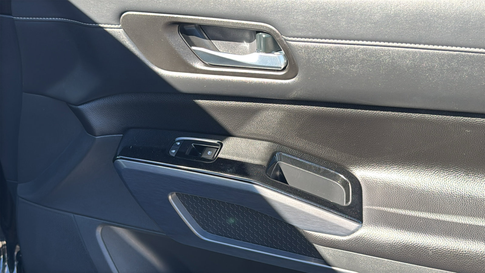 Used 2023 Nissan Pathfinder SL w/ Black Appearance Package image 31