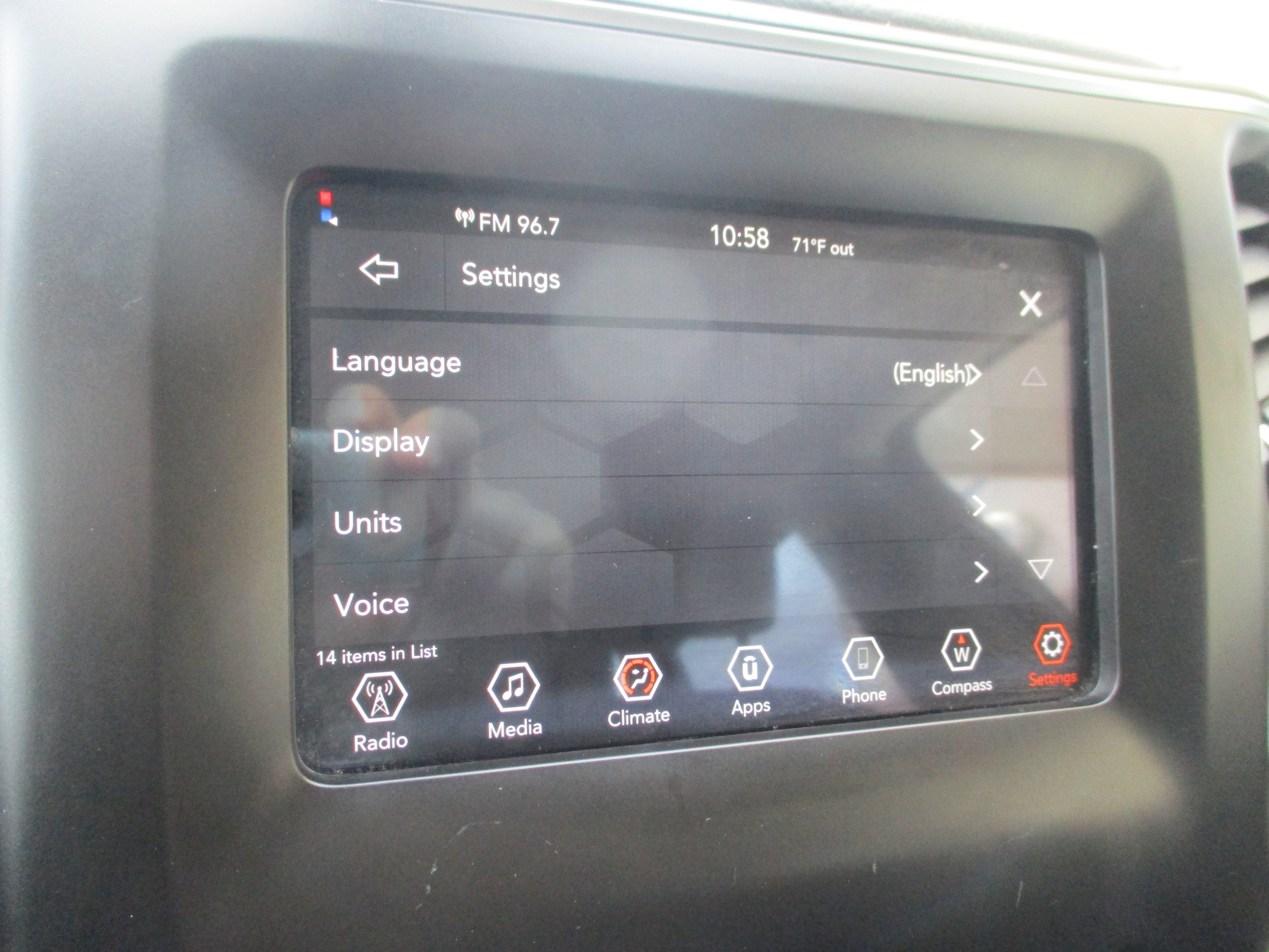 Used 2019 Jeep Cherokee Latitude w/ Popular Appearance Group FWD image 17