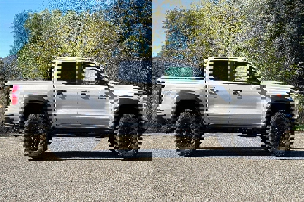 New 2026 Chevrolet Colorado ZR2 w/ ZR2 Bison Edition image 3