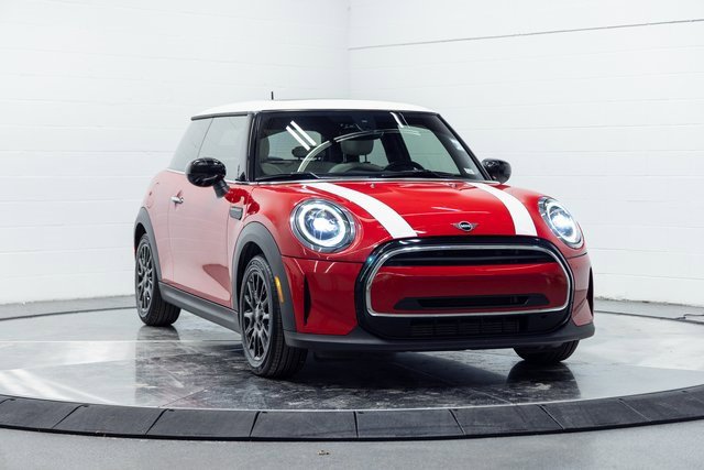 Used 2023 MINI Cooper 2-Door Hardtop w/ Signature Upholstery Package image 4