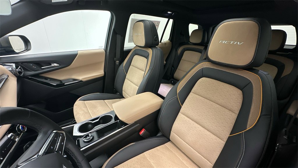 Used 2025 Chevrolet Equinox ACTIV w/ Safety and Technology Package image 9