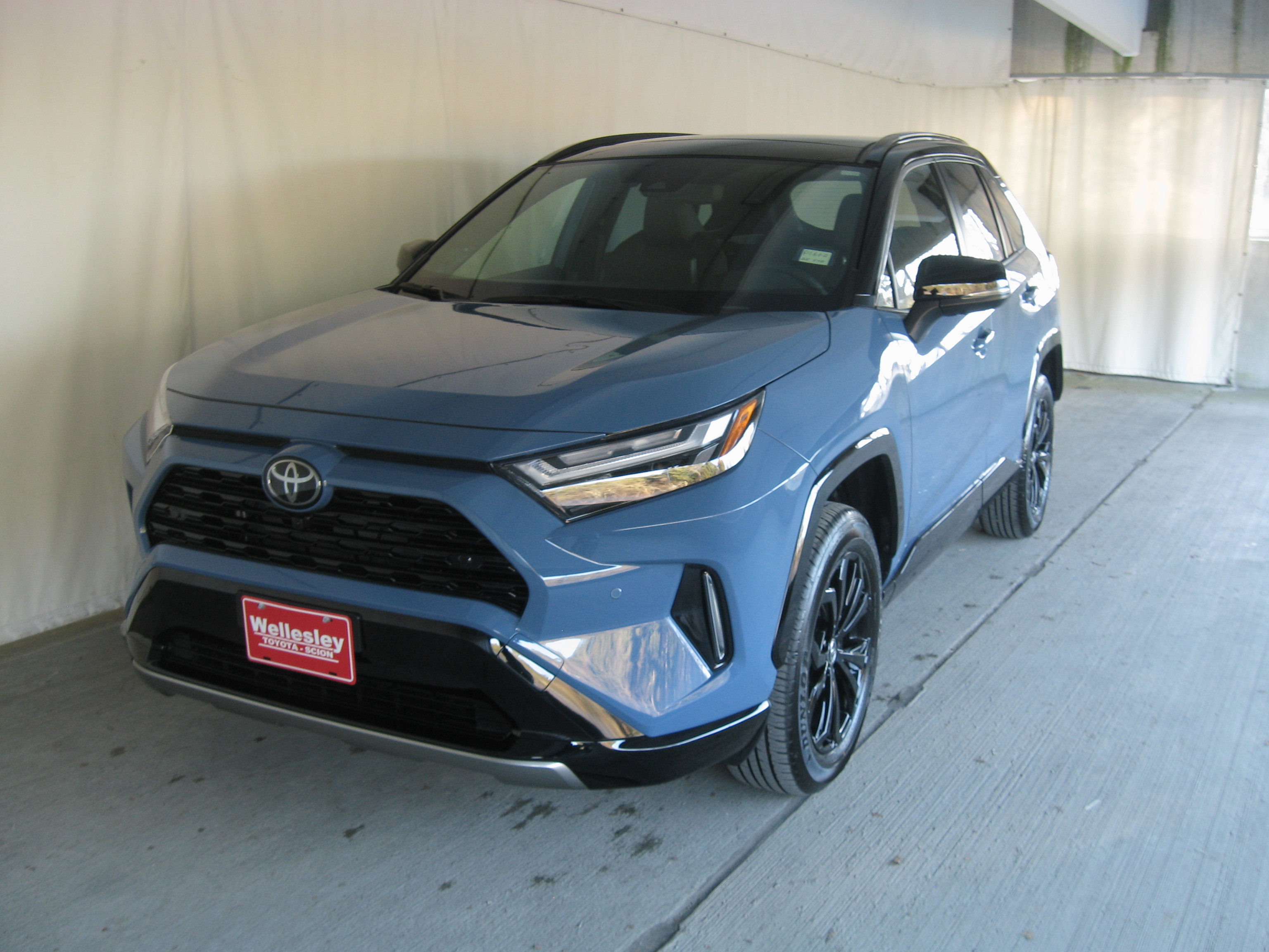 Used 2025 Toyota RAV4 XSE w/ Advanced Technology Package image 23