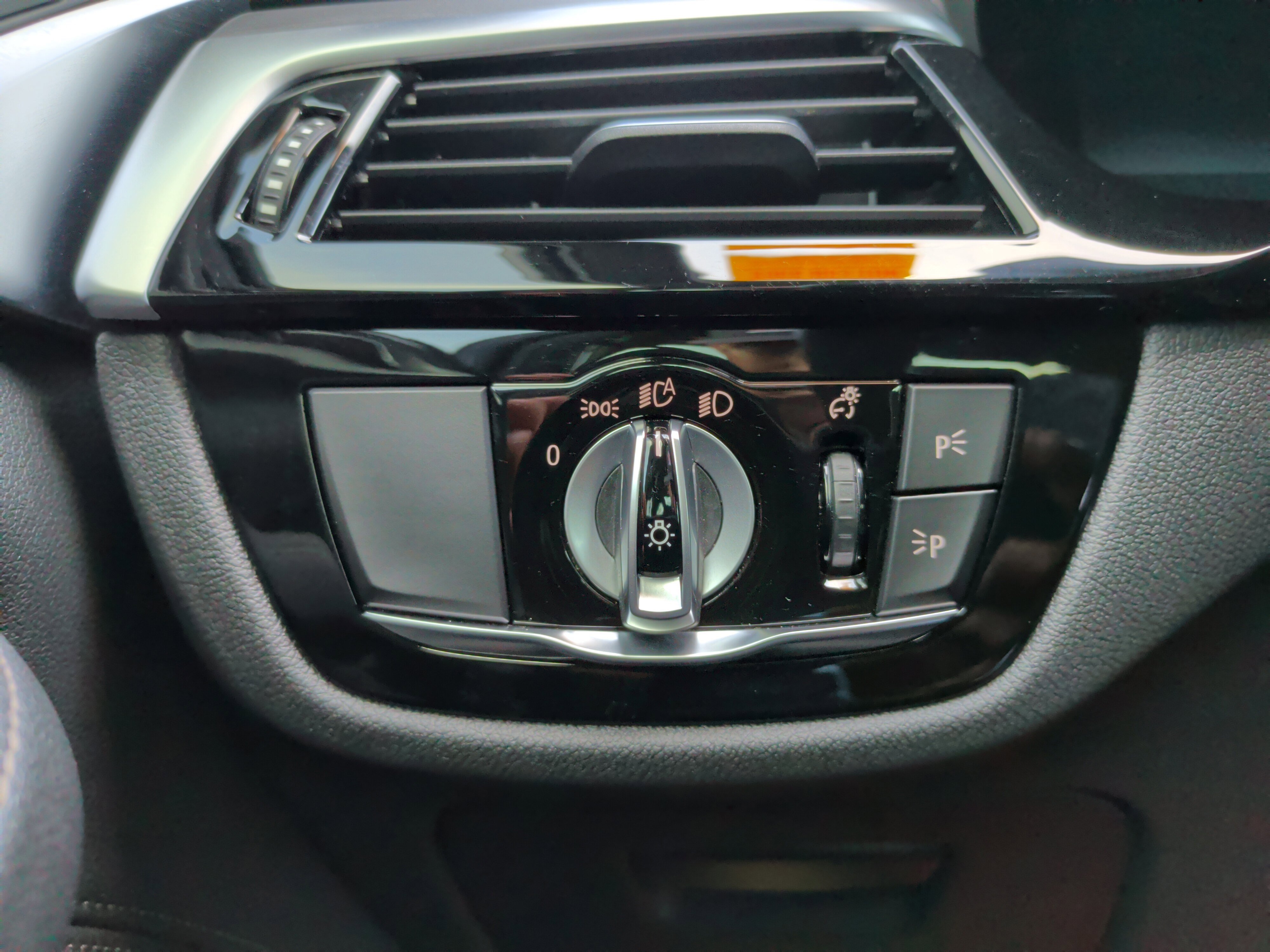 Certified 2023 BMW 530e w/ Premium Package image 26