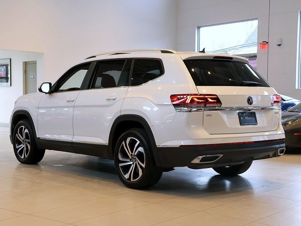 Used 2023 Volkswagen Atlas SEL image 2