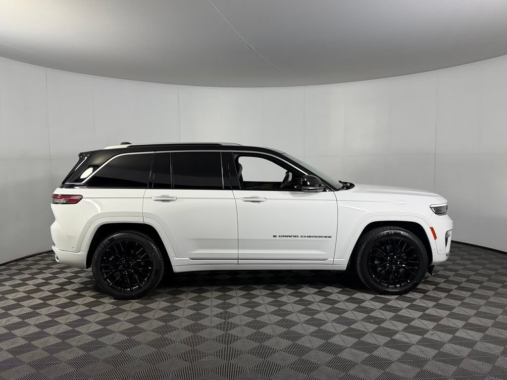 Certified 2023 Jeep Grand Cherokee Summit w/ Luxury Tech Group V AWD/4WD image 9