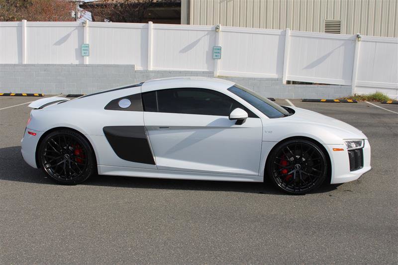 Used 2018 Audi R8 V10 w/ Carbon Exterior Package image 9