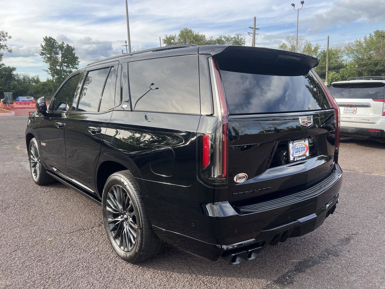 Used 2023 Cadillac Escalade V AWD/4WD image 5